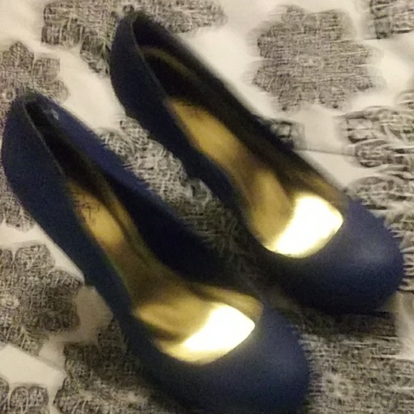 Heels - Picture 3 of 4